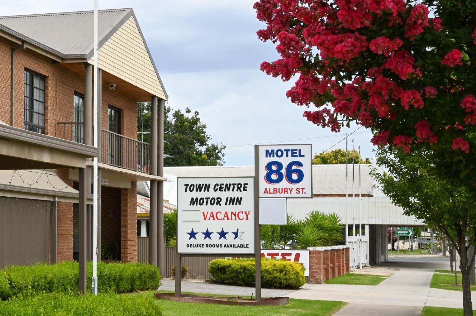 Holbrook Town Centre Motor Inn Экстерьер фото