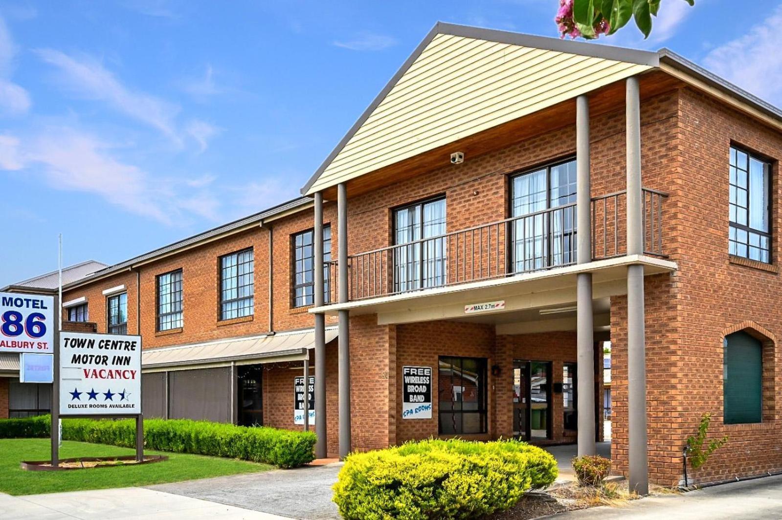 Holbrook Town Centre Motor Inn Экстерьер фото