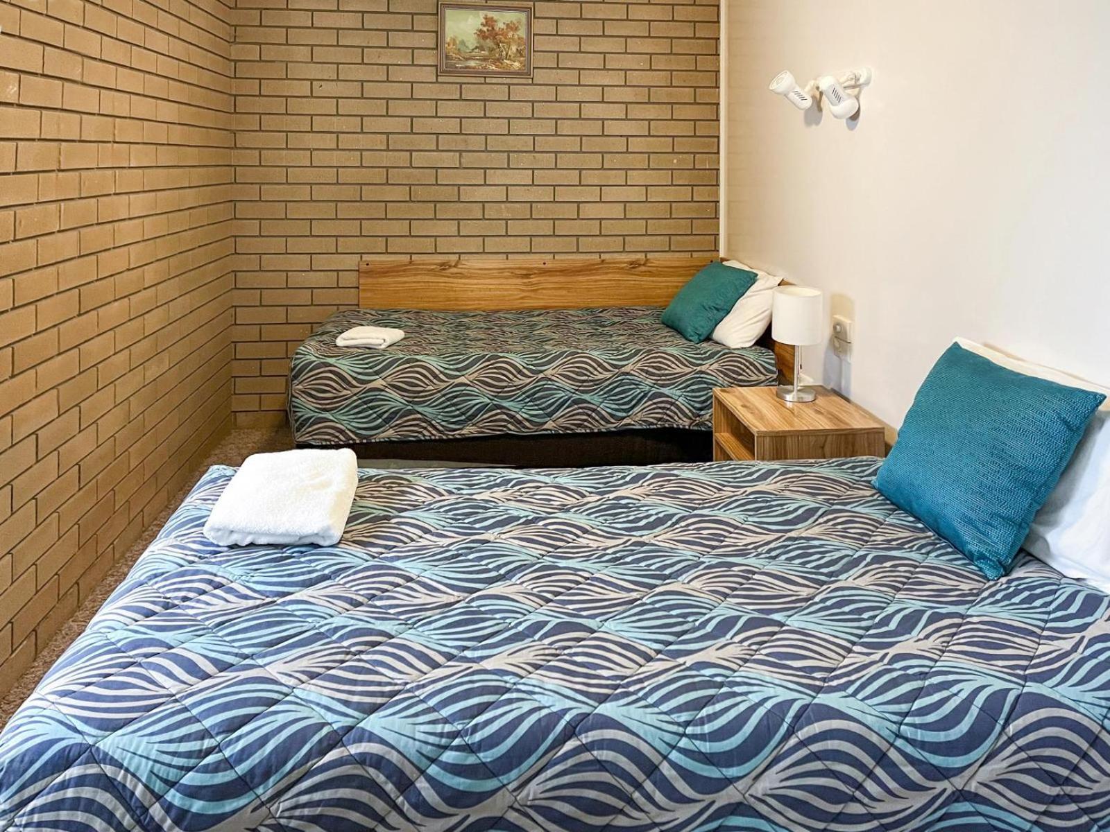 Holbrook Town Centre Motor Inn Экстерьер фото