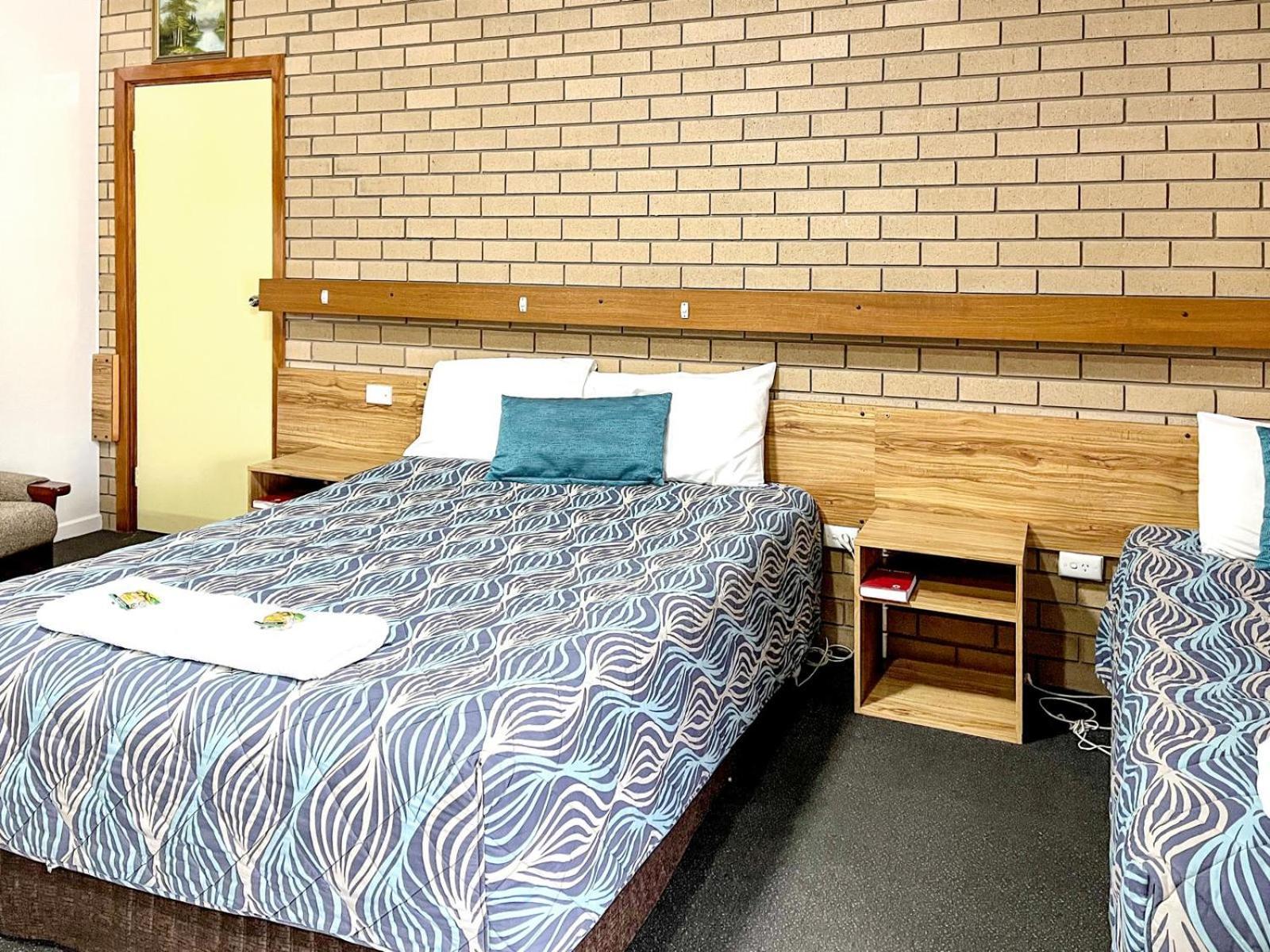 Holbrook Town Centre Motor Inn Экстерьер фото